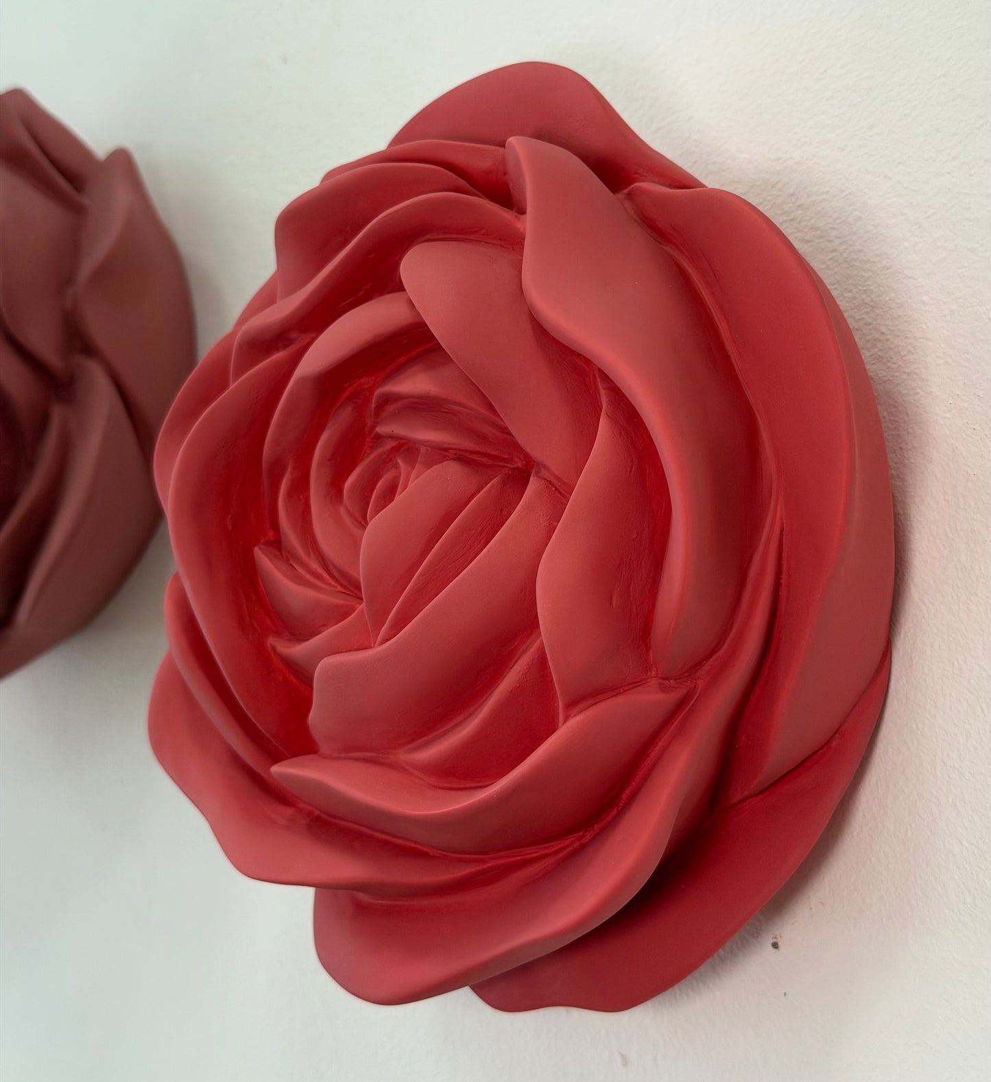 Iva Viana | Rosa em vermelho cereja