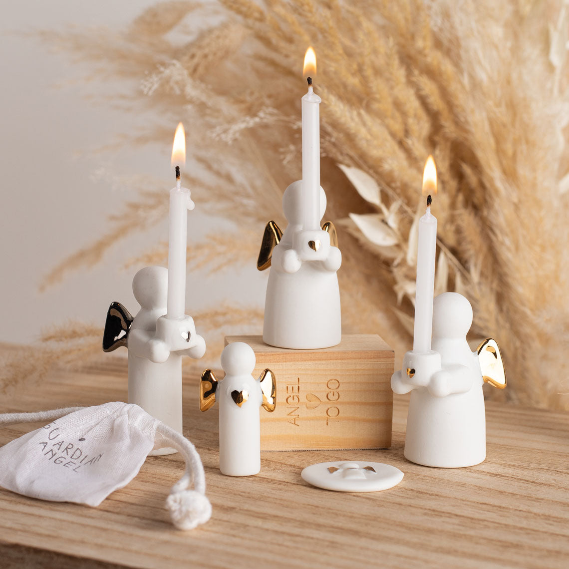 Castiçal com vela- Anjo da guarda em dourado