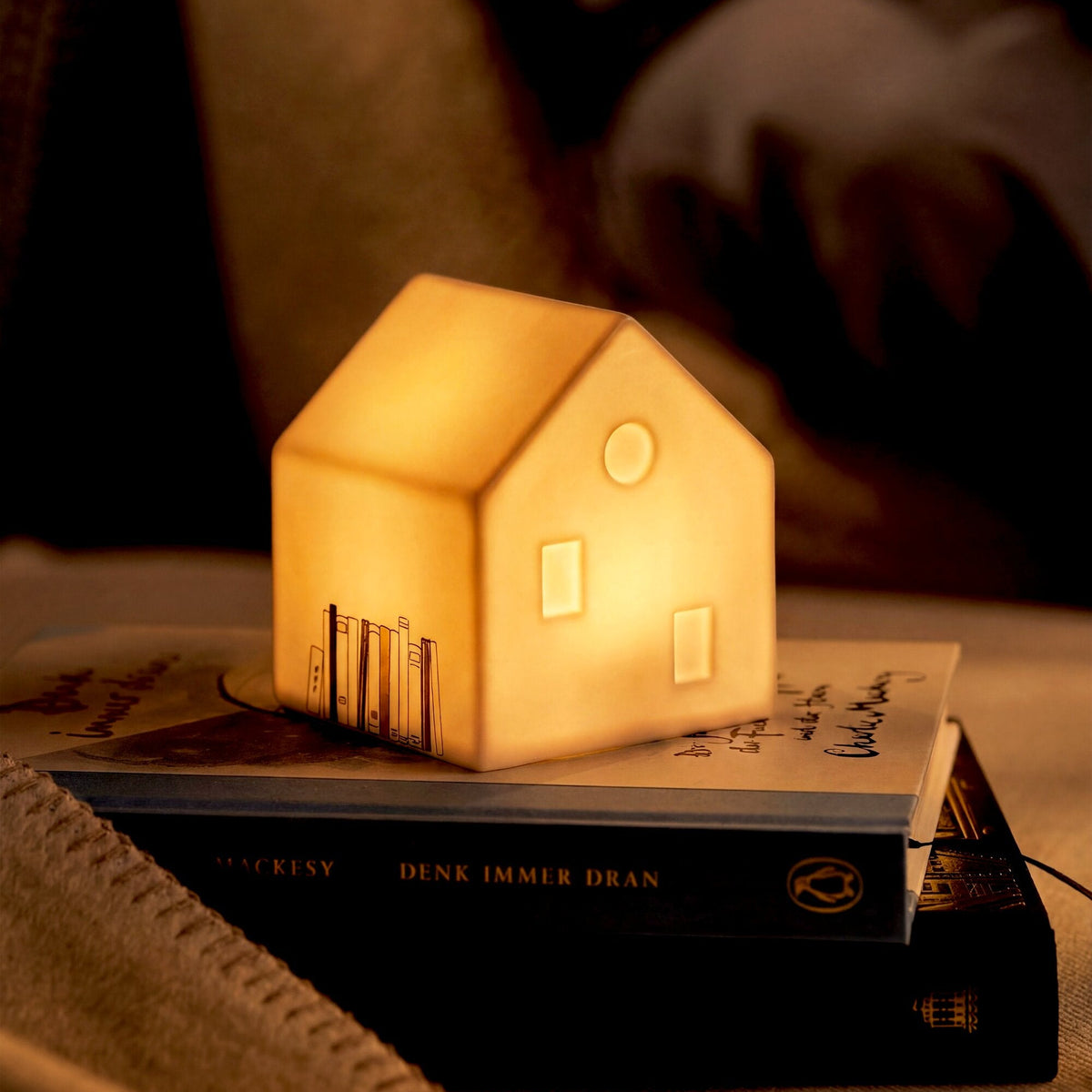 Casa de luz | Candeeiro led casa dos livros