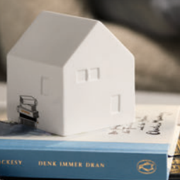 Casa de luz | Candeeiro led casa dos livros